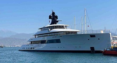 Süper yat "Pi", Fethiye'de yakıt ikmali yaptı