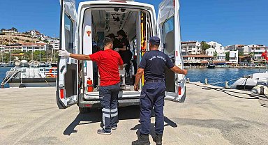 Teknede rahatsızlanan vatandaşı Sahil Güvenlik karaya tahliye etti