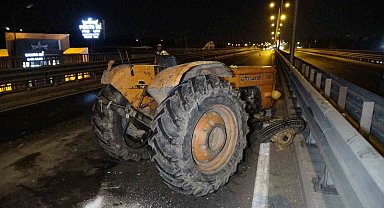 Traktör ve otomobil kazasında araçlar hurdaya döndü