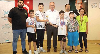 Turnuvada dereceye girenler ödüllerine kavuştu