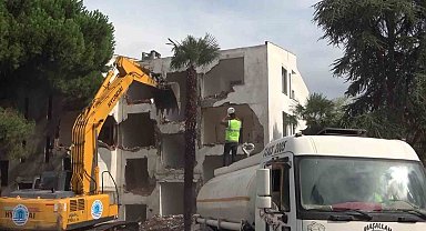 Tuzla'da Marmados Sitesi, kentsel dönüşüm çerçevesinde yıkıldı