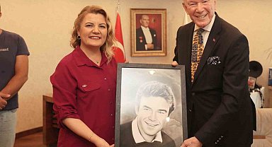Uğur Dündar'a Altın Pişmaniye ödülü