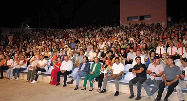Ünlü Halk Müzisyeni Bedia Akartürk, Denizlililere unutulmaz gece yaşattı