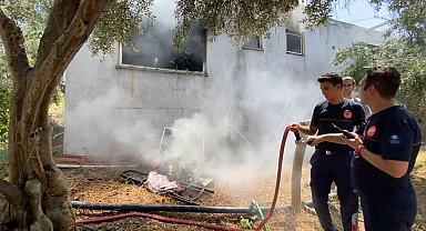 Yangında evi küle döndü,