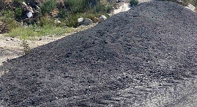 Yol kenarına bırakılan atıklar vatandaşları tedirgin etti