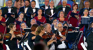 100'üncü Yıl Marşı bin 71 kişilik dev senfoni orkestrası ile ilan edildi