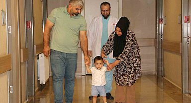 1,5 yaşındaki Veysel bebek 2 saatte 3 ameliyat birden olup sağlığına kavuştu