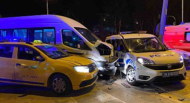 3 araç çarpıştı, 3'ü polis 6 kişi yaralandı