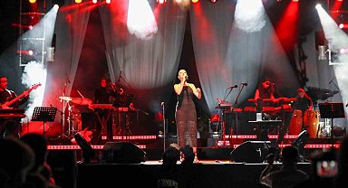 30. Uluslararası Gemlik Zeytini Festivalinin finalini Melike Şahin yaptı