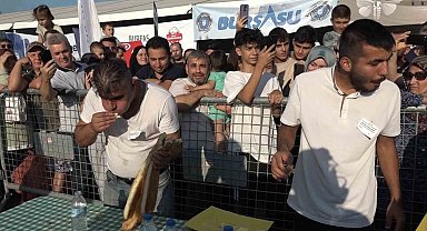 6 dakikada 14 metre kol böreği yedi, 10 bin lira kazandı