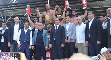 671. Tarihi Elmalı Yağlı Güreşleri'nde başpehlivan Ali Gürbüz