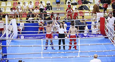 930 sporcu yumruklarını şampiyonluk için attı