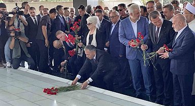 Adnan Menderes ve arkadaşları mezarı başında anıldı