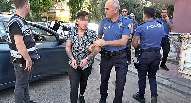 Alkollü aday sürücü ortalığı birbirine kattı, kaldırıma çarpınca yakalandı