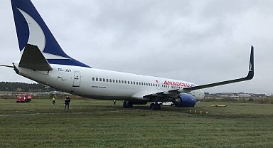 Anadolujet uçağı toprak zemine saplandı