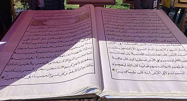 Ankara'da dünyanın ikinci büyük el yazması Kur'an-ı Kerim'i sergilendi