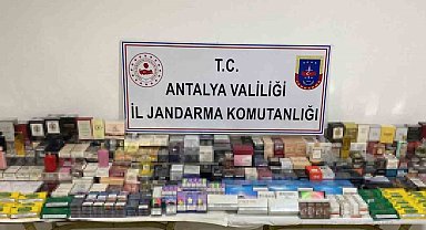 Antalya'da kaçak sigara operasyonu: 3 gözaltı