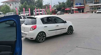 Antalya'da otomobil motosikletle çarpıştı: 2 yaralı
