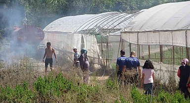 Antalya'da seralara yakın alandaki yangın korkuttu