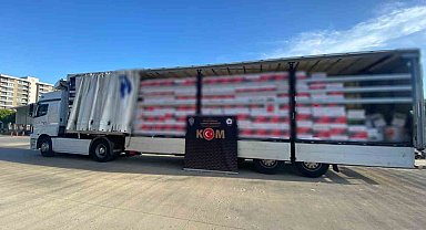 Antalya'da tıra yüklenmiş 10 milyon boş makaron ele geçirildi