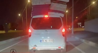 Aracının üzerine yatakları dizdi, trafikte tehlike saçtı