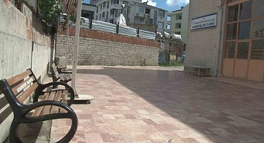 Arnavutköy'de cami avlusuna bırakılan bebek cemaat tarafından bulundu