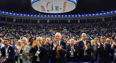 Atatürk Stadyumu önergesi ayakta alkışlandı