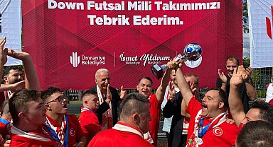 Avrupa şampiyonu Down Sendromlu Futsal Milli Takımı, Ümraniye'de coşkuyla karşılandı
