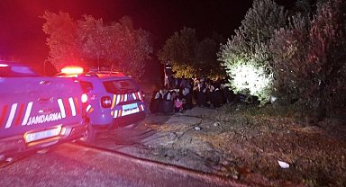 Ayvacık'ta 37 kaçak göçmen ile 2 organizatör yakalandı