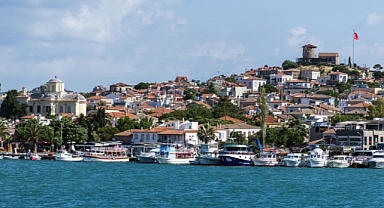 Ayvalık’ta 48 Düzensiz Göçmen Ve 1 Organizatör Yakalandı