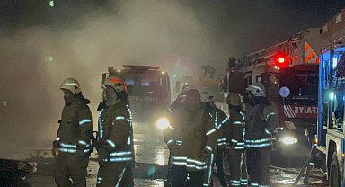 Bağcılar'da geri dönüşüm sahasında çıkan yangın söndürüldü