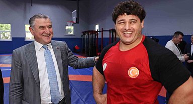 Bakan Bak, Grekoromen Güreş Milli Takımı kampını ziyaret etti