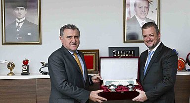 Bakan Bak, Uluslararası Paralimpik Komitesi Başkanı Parsons ile görüştü