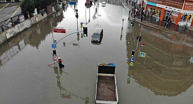 Başakşehir'de göle dönen yol havadan görüntülendi