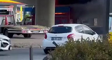 Başakşehir'de kamyonet alev topuna döndü: O anlar kamerada