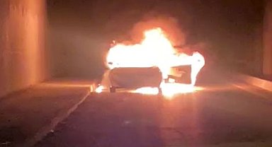 Başakşehir'de otomobil alev topuna döndü, o anlar böyle kaydedildi