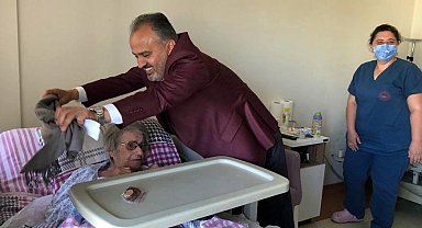 Başkan Aktaş'tan Sayide teyzeye sürpriz ziyaret