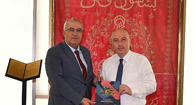 Başkan Arslan, Vali Coşkun'a Çameli Sempozyumu kitabını takdim etti