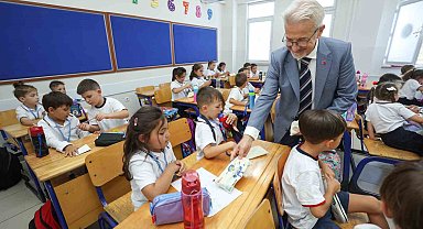 Başkan Erdem'den miniklere ilk gün sürprizi