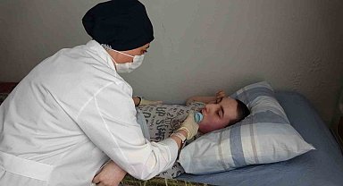 Başkan Şadi Yazıcı'dan doğuştan yatalak ikizlere anlamlı ziyaret