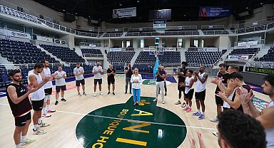Başkan Şeniz Doğan basketbol takımını ziyaret etti