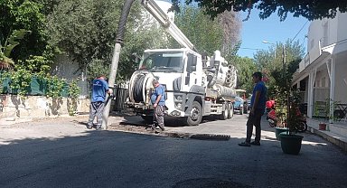 Belediyeden kanal açma ve temizlik çalışması