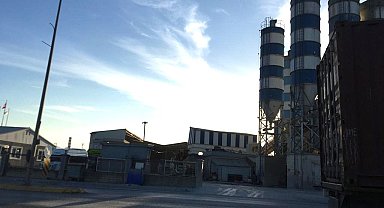 Beton santralinde 5 metre yükseklikten düşen işçi yaralandı