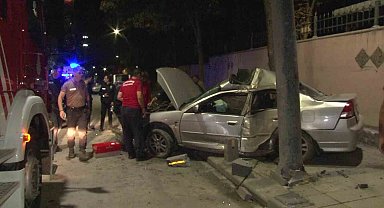 Beykoz'da kontrolden çıkan araç aydınlatma direğine çarparak durabildi: 1 yaralı