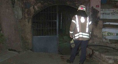 Beyoğlu'nda tarihi Kurşunlu Han'da yangın