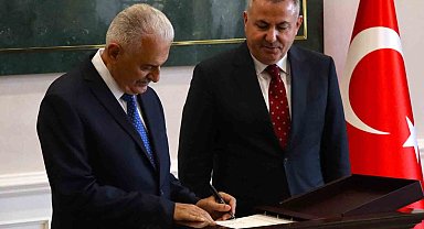 Binali Yıldırım'dan İzmir Valiliğine ziyaret