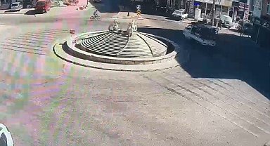 Bisikletli çocuk kamyonete böyle çarptı