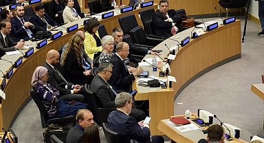BM kürsüsünden dünyaya seslenen Turan Hançerli, belediye önünde coşkuyla karşılandı