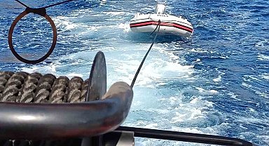 Bodrum açıklarında sürüklenen botu KIYEM ekipleri kurtardı