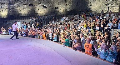 Bodrum Kalesi'nde coşkulu konser: Halk konserine vatandaşlar akın etti